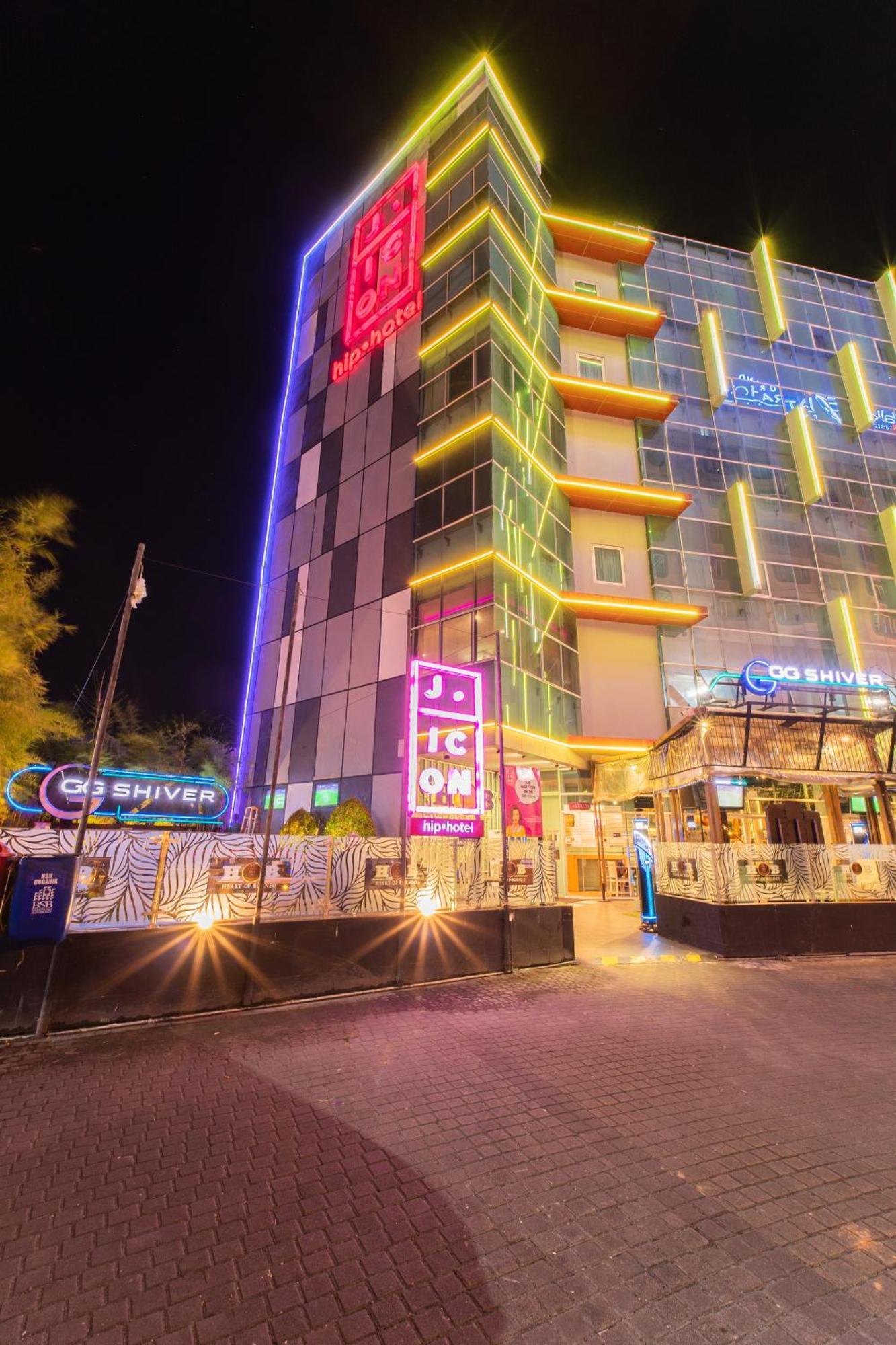 J Icon Hip Hotel Balikpapan  Exterior photo