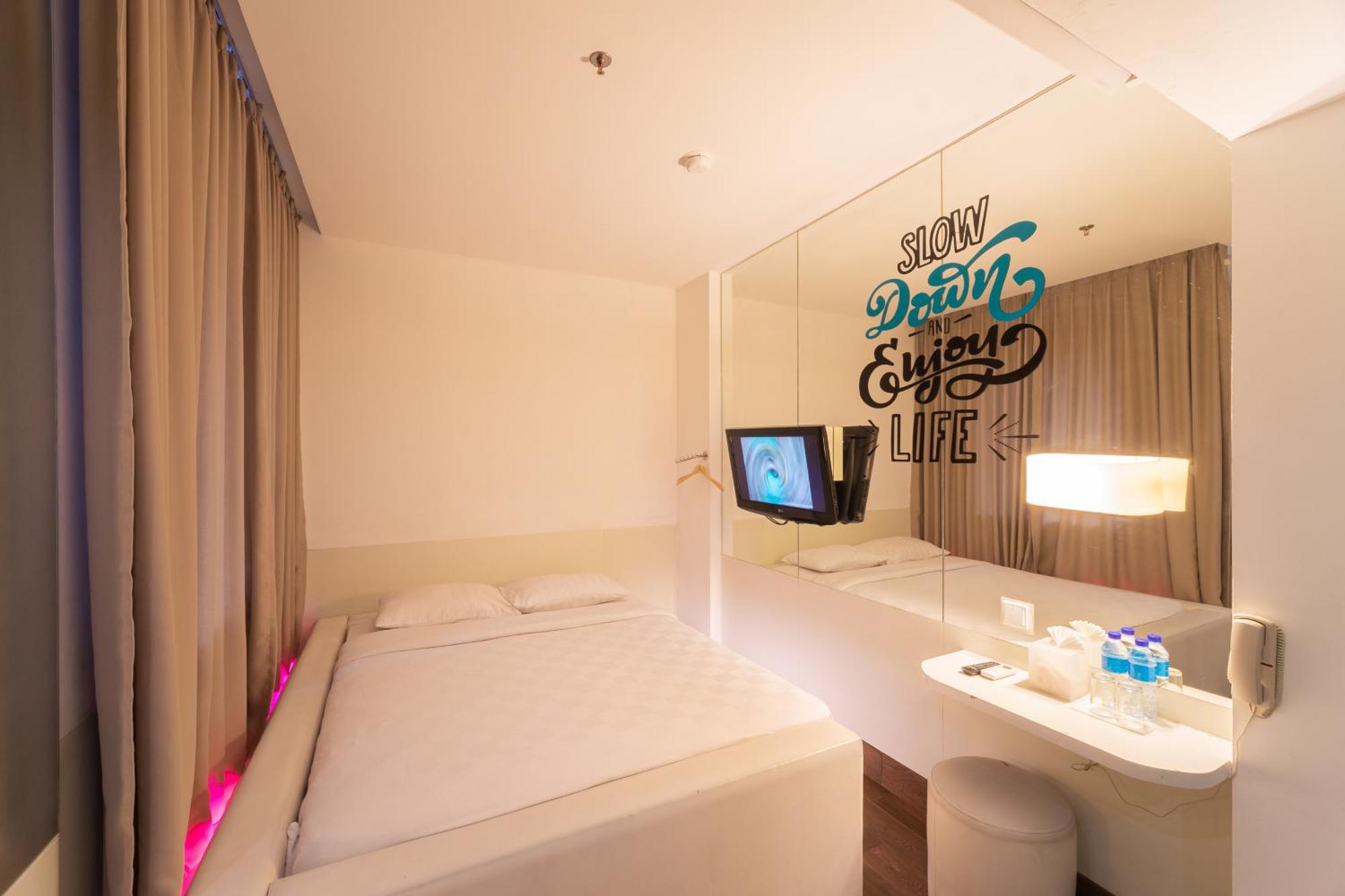 J Icon Hip Hotel Balikpapan  Exterior photo